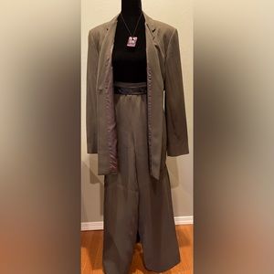 2Pc Valerie Stevens collection, green gray in a size 14 jacket and pants